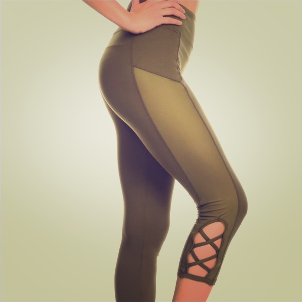 SPORTS CAPRI LEGGINGS W/ MESH & STRAPS-NWT-OLIVE